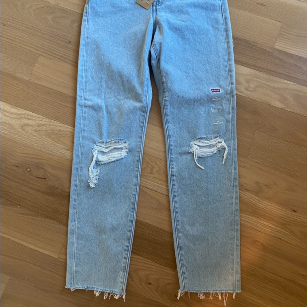 NWT LEVIS WEDGIE FIT JEANS